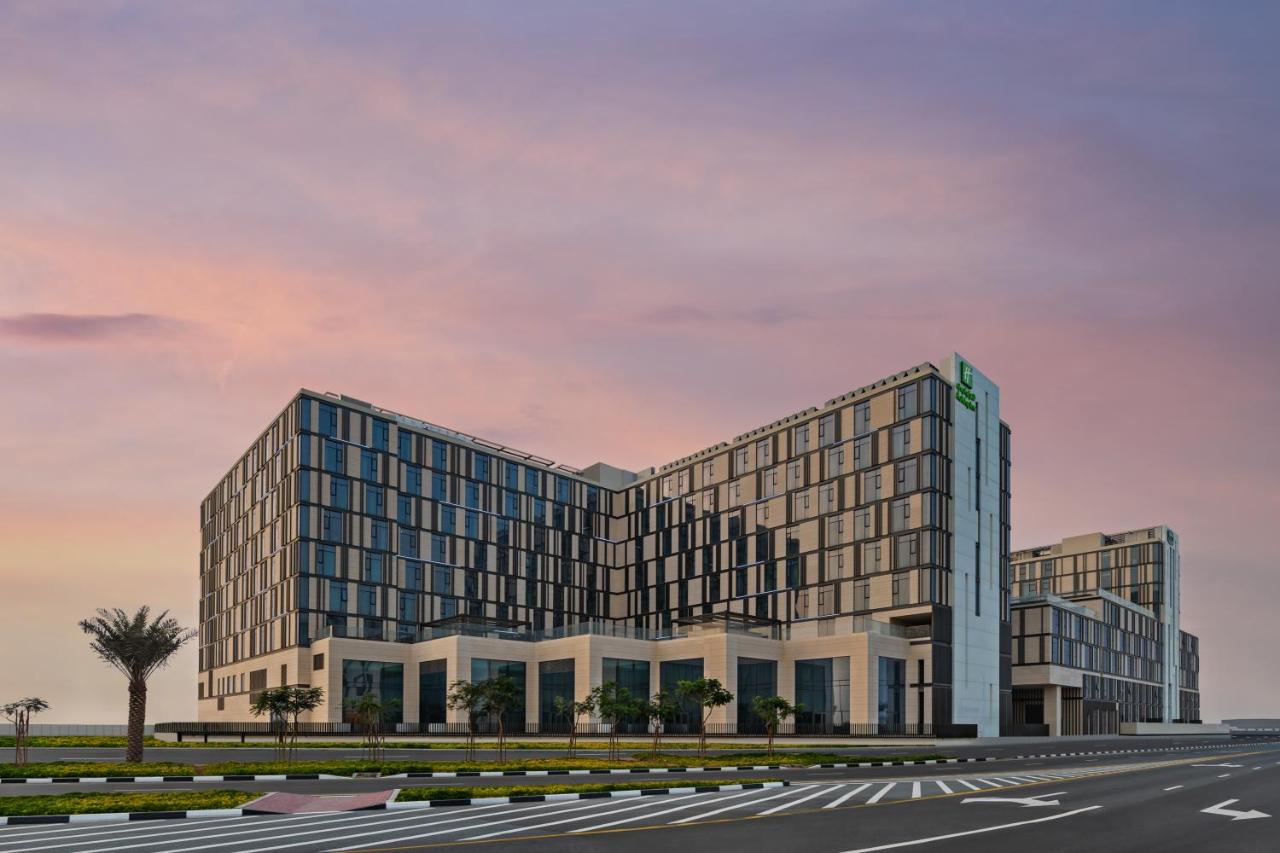 Holiday Inn Dubai Al-Maktoum Airport, an IHG Hotel4*