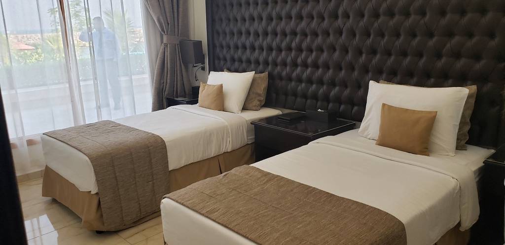 Номер Premium bungalow – спальня с гостиной Mirage Bab Al Bahr Resort