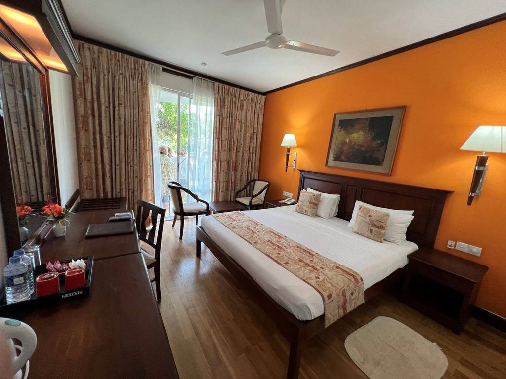HIBISCUS BEACH HOTEL