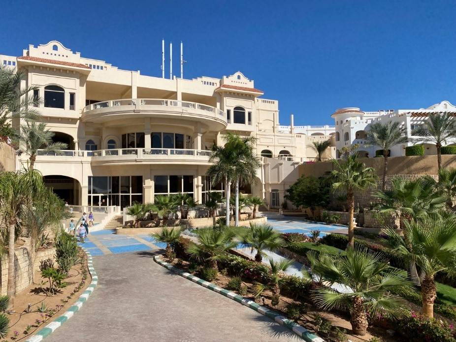 CONTINENTAL PLAZA BEACH HOTEL