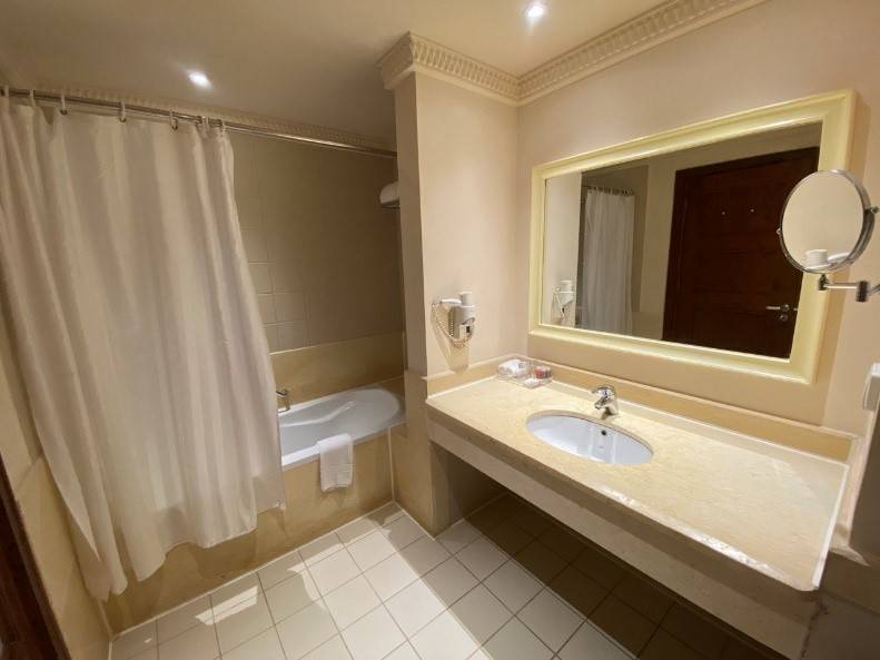 CONTINENTAL PLAZA BEACH HOTEL