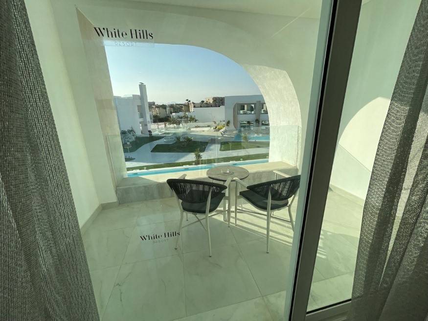WHITE HILLS