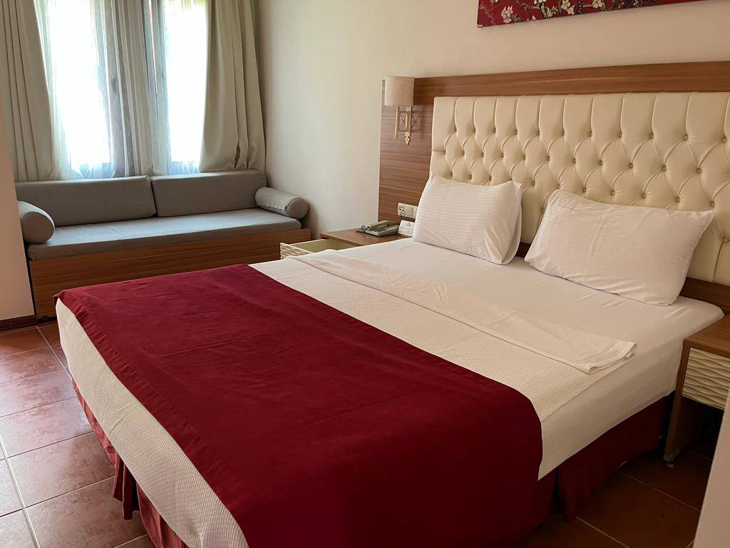 Sun City Hotel & Beach Club 4*