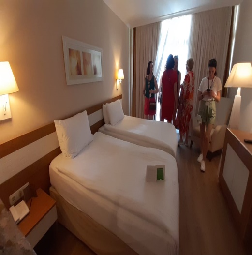 ALVA DONNA WORLD PALACE