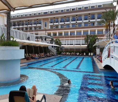 CRYSTAL DELUXE RESORT&SPA