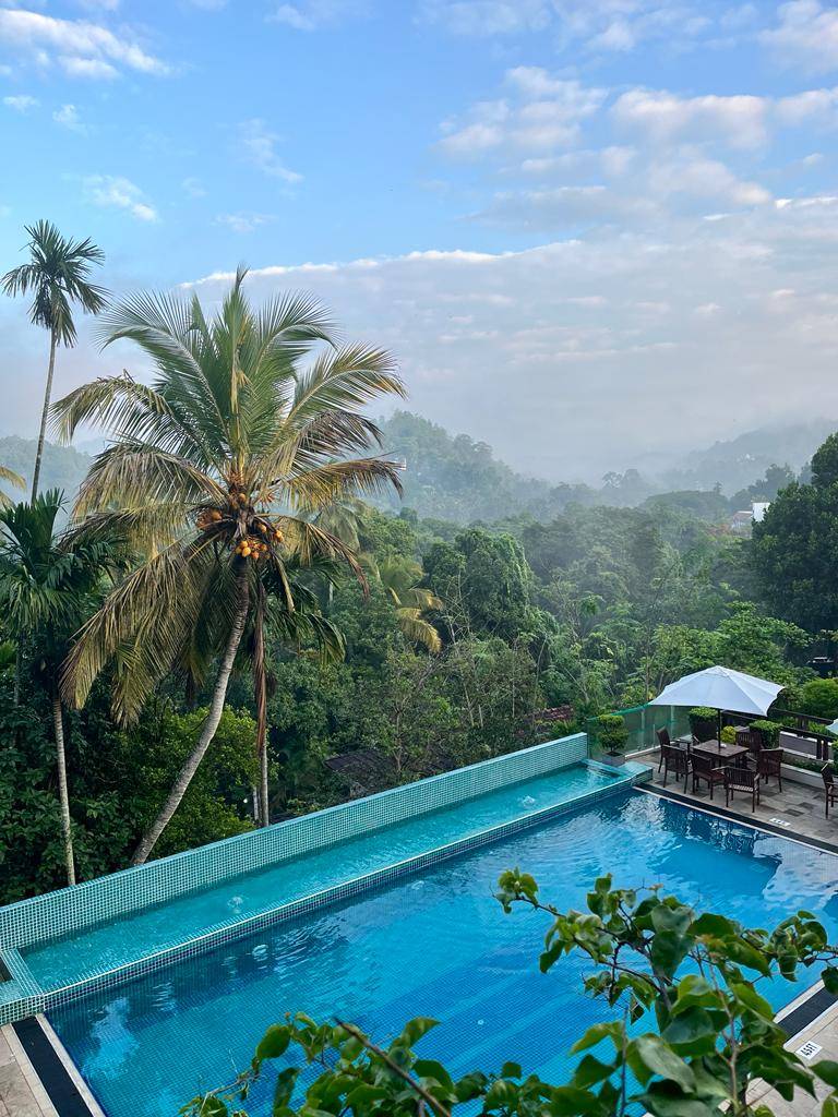 Earl’s Regent Kandy 4*
