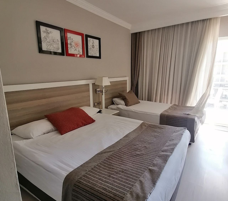 Port River Hotel & Spa 