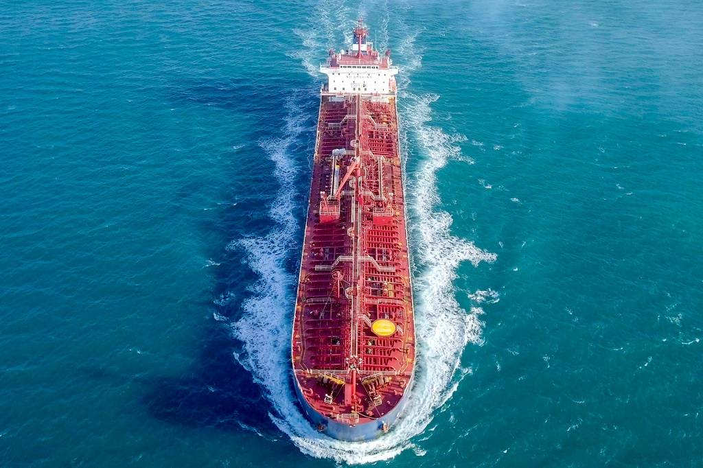 танкер в море
