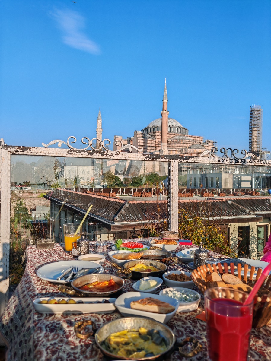 Holiday Inn Istanbul City 5*