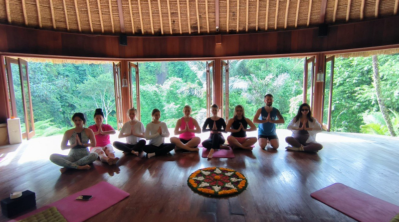 Йога в отеле