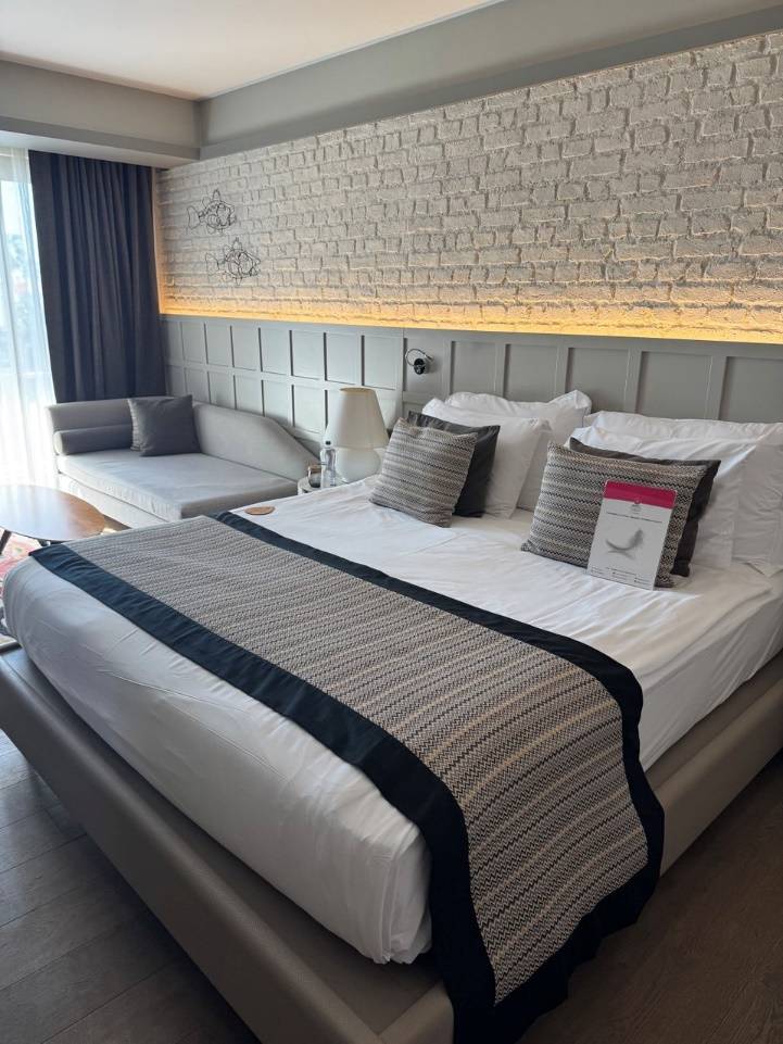 ACANTHUS & CENNET BARUT