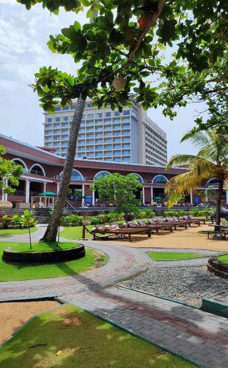 Araliya Beach Resort & Spa 5*