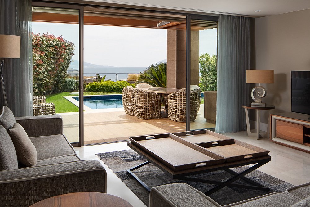 Caresse, a Luxury Collection Resort & Spa