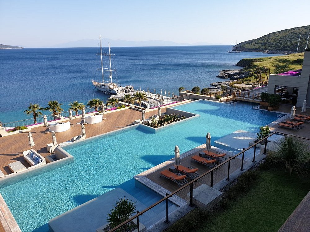 Caresse, a Luxury Collection Resort & Spa