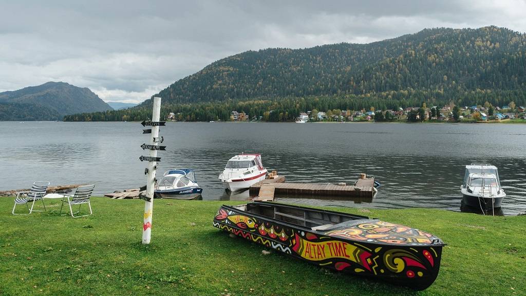 Телецкое озеро, Алтай (Unsplash)