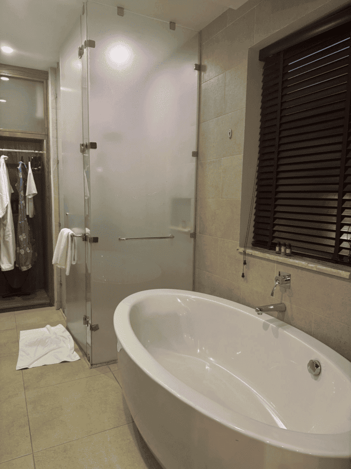 Savoy 5*
