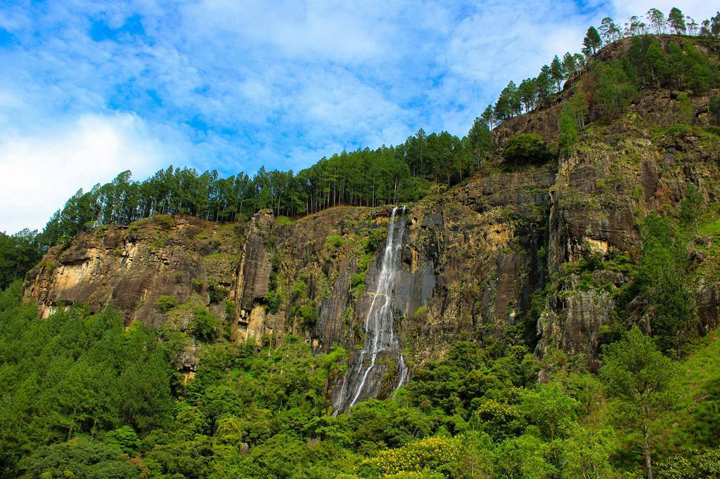 Bambarakanda Falls