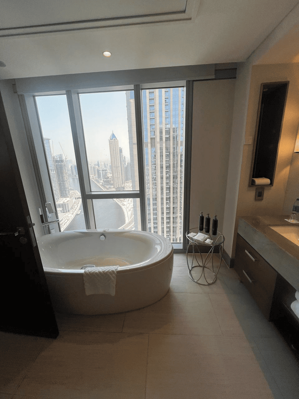 Hilton Dubai Al Habtoor City 5*