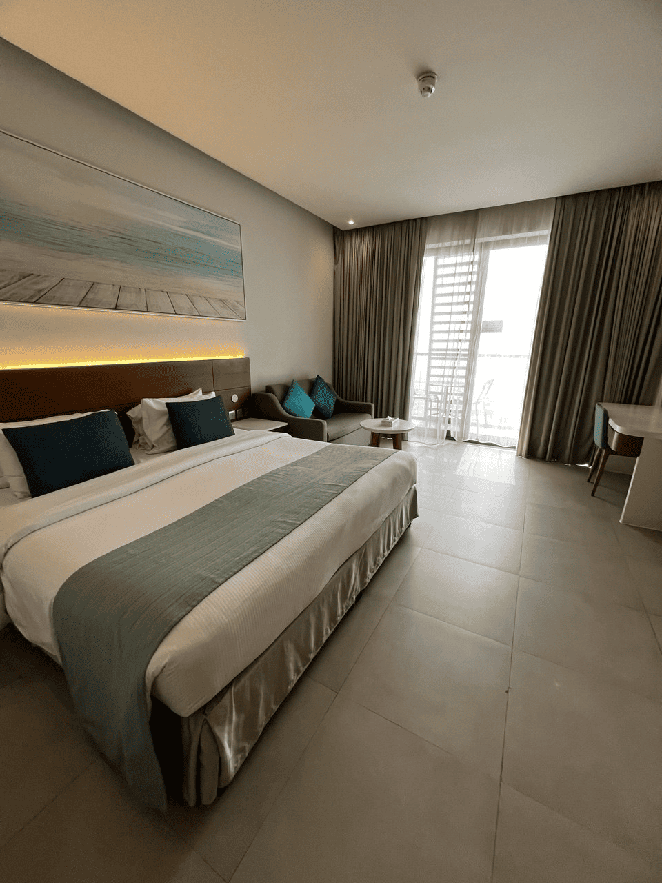 Wyndham Garden Ajman Corniche 4*