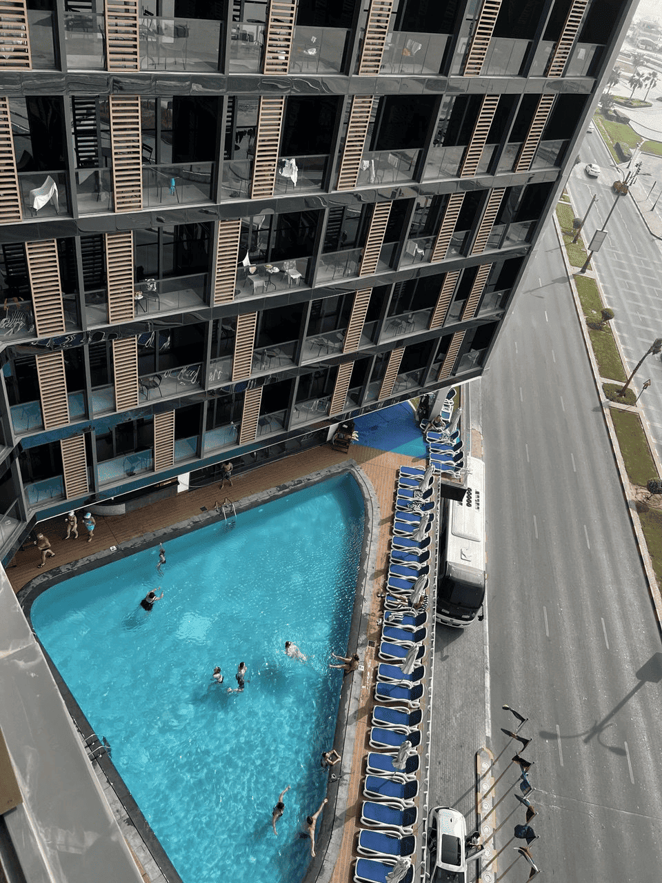 Wyndham Garden Ajman Corniche 4*