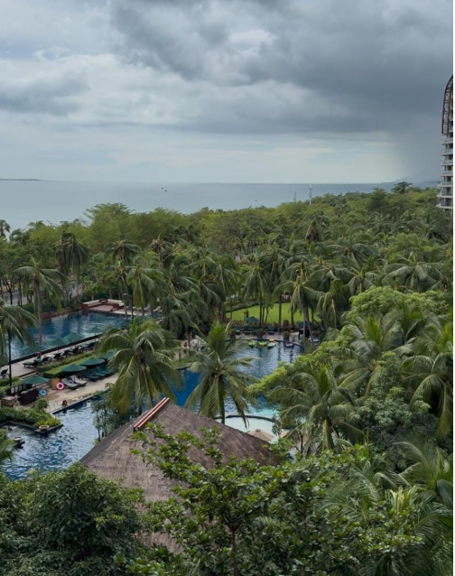 Pullman Oceanview Sanya Bay Resort & SPA