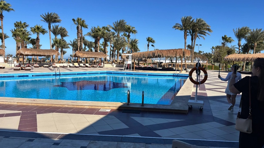 Meraki Resort 