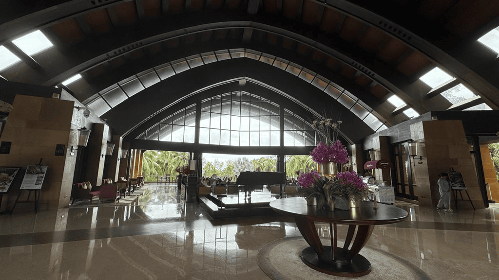 Pullman Oceanview Sanya Bay Resort & Spa 5*