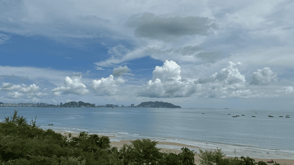 Pullman Oceanview Sanya Bay Resort & Spa 5*