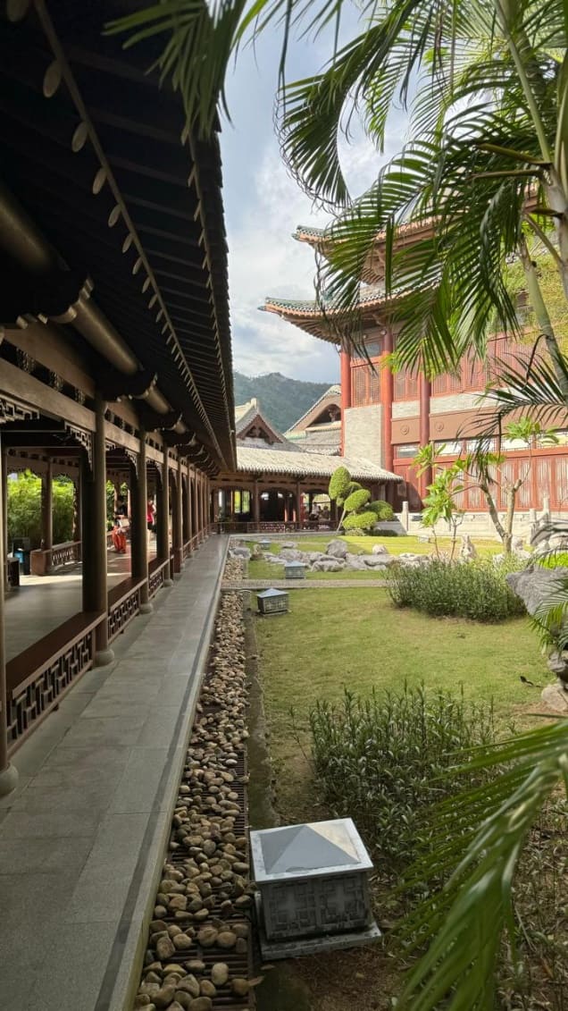 Swissotel Sanya Yalong Bay 5*