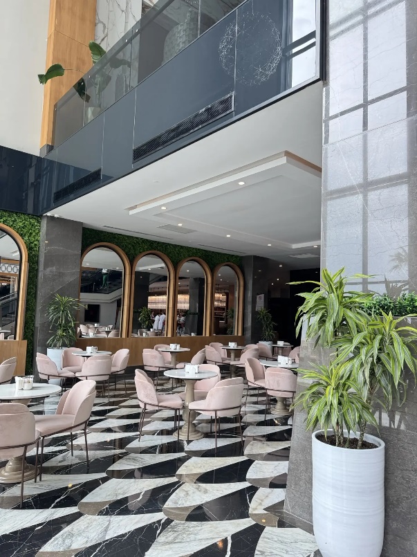 Lago Hotel 5*