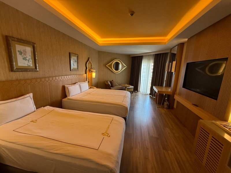 Royal Dragon Hotel