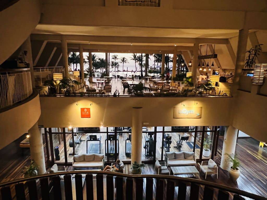 Victoria Beachcomber Resort & Spa 4*