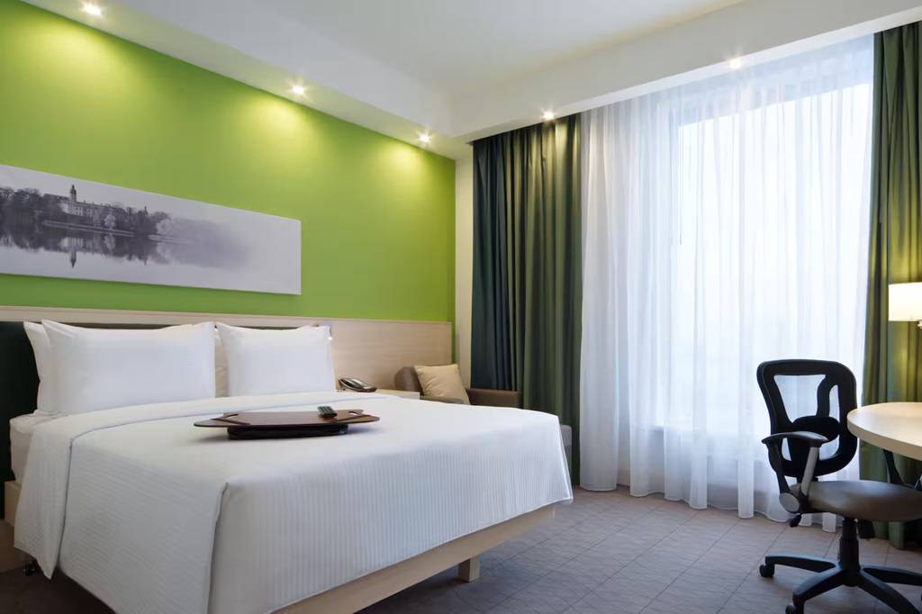 Hampton by Hilton