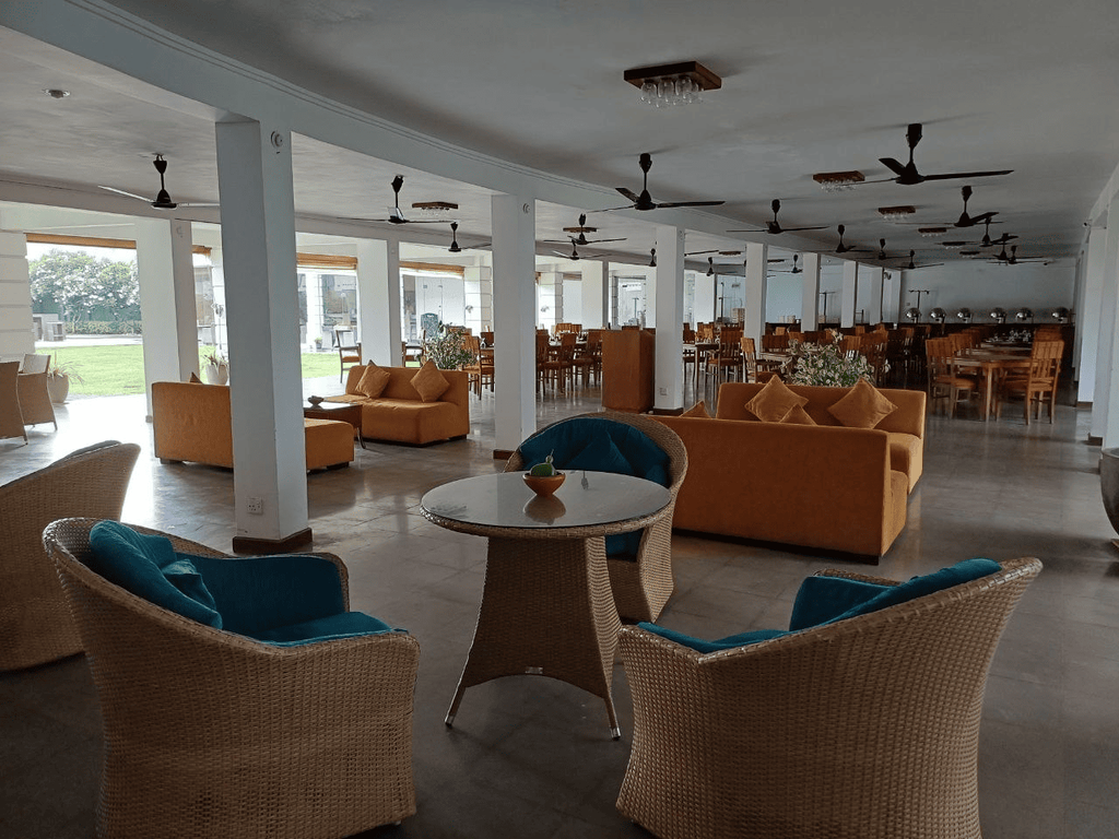 Hibiscus Beach Hotel & Villas 3*, Калутара
