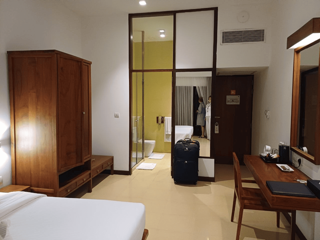 Pandanus Beach Resort 4*, Хиккадува