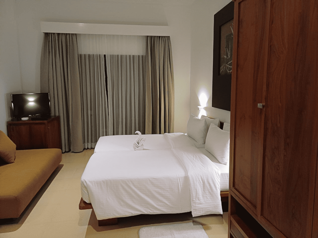 Pandanus Beach Resort 4*, Хиккадува