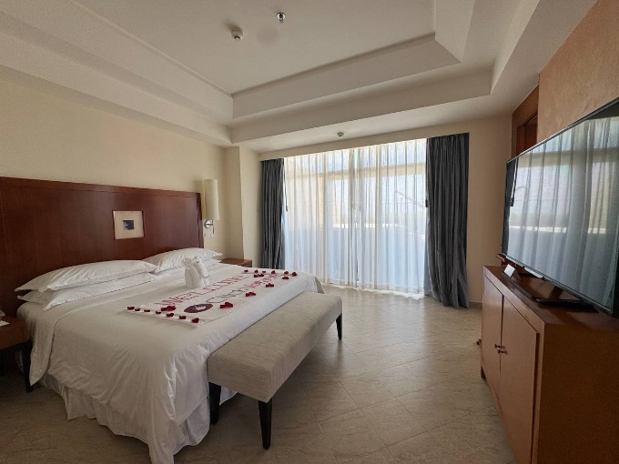 Sheraton Sanya Yalong Bay Resort 5*