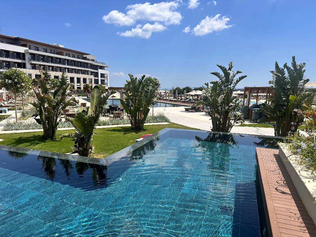 Anda Barut Collection
