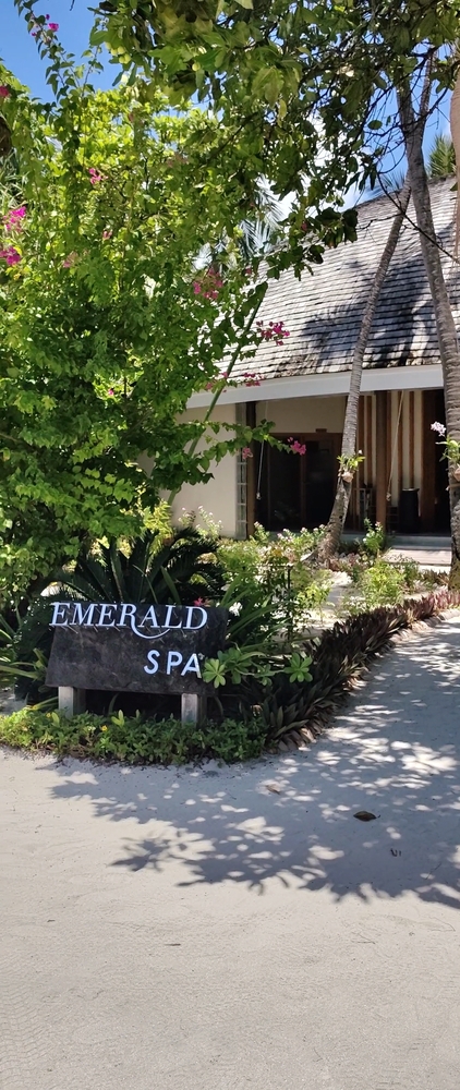 Emerald Faarufushi Resort & Spa