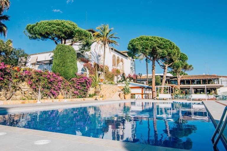 Hotel Roger De Flor By Seleqtta