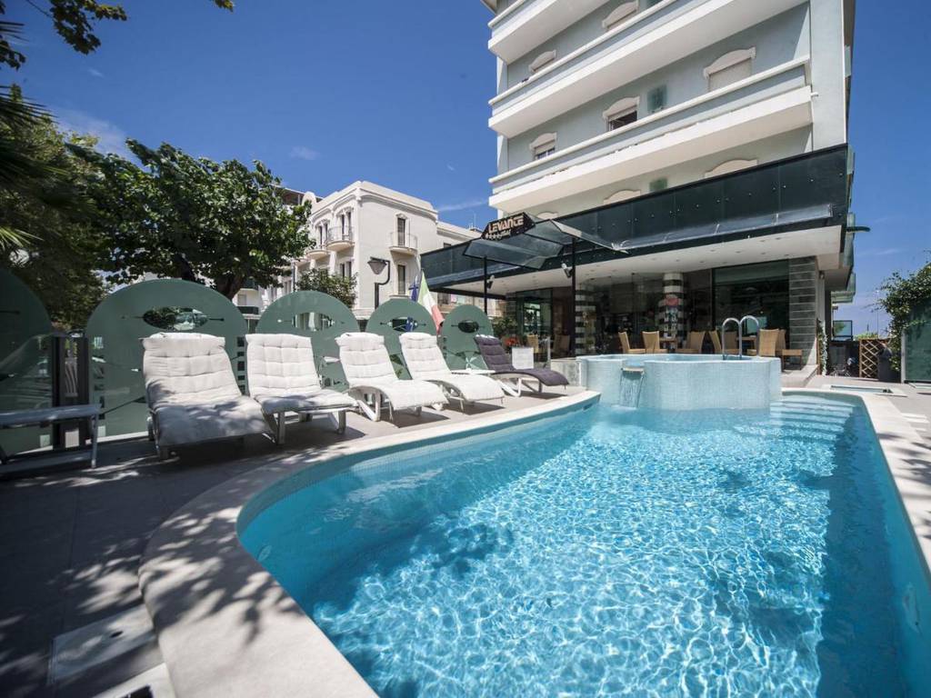 Levante 4*