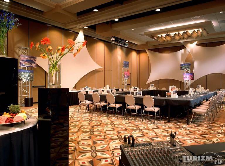 Sheraton Los Angeles Downtown Hotel
