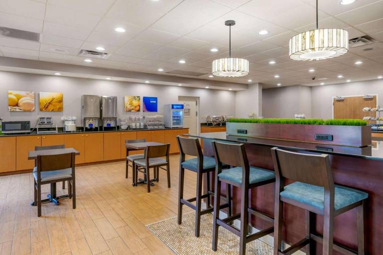 Comfort Suites
