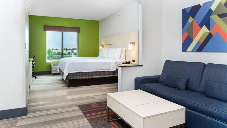 Holiday Inn International Dr