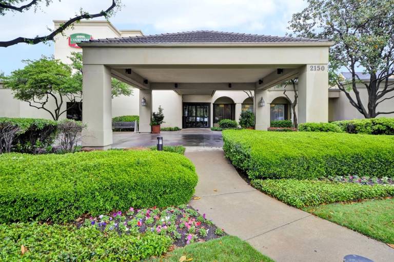 Courtyard Market Center