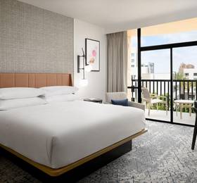Sheraton Park Hotel at the Anaheim Resort в Анахайме