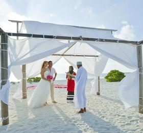 Туры в Holiday Island Resort в Мальдивах