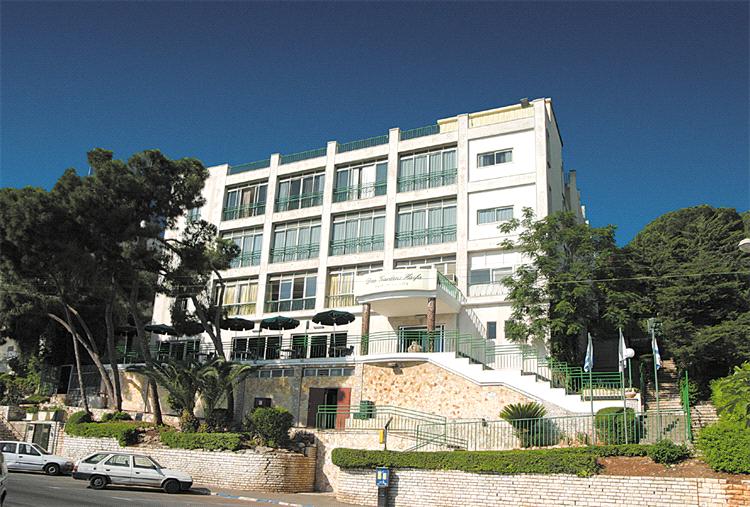 Dan Gardens 3*