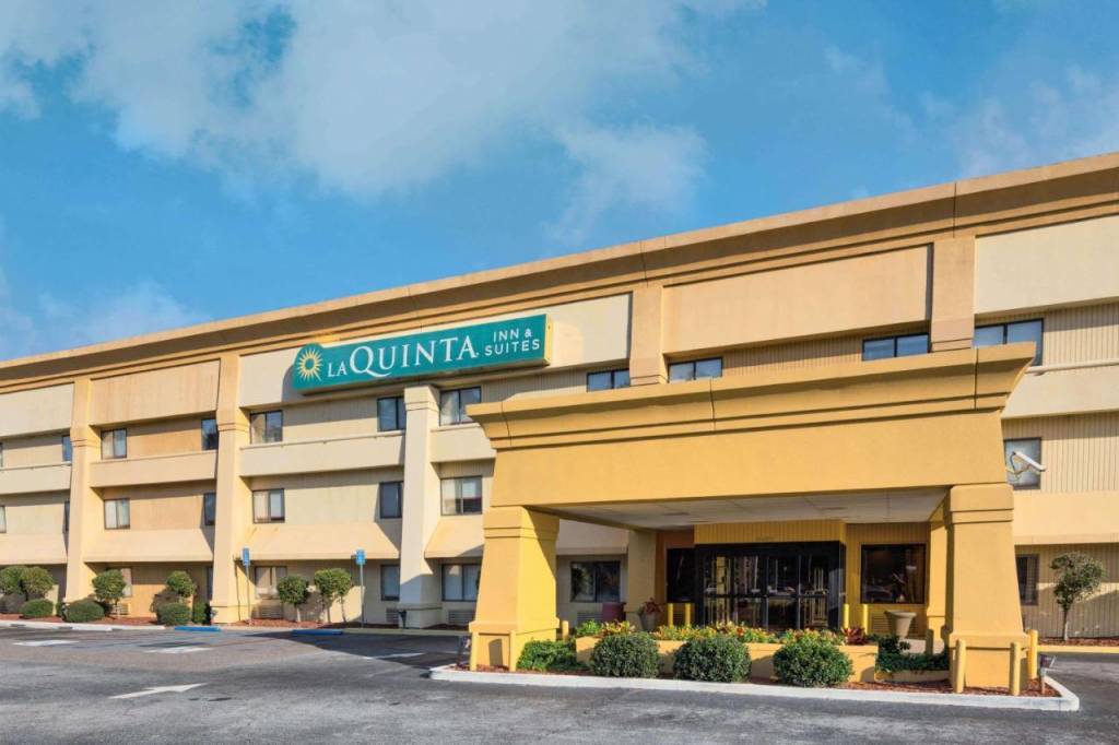 La Quinta Inn & Suites 2*