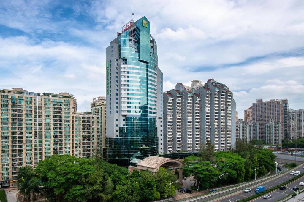 Holiday Inn Donghua 4*